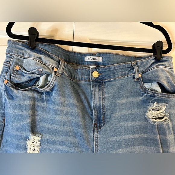 Distressed skinny jeans - Picture 5 of 5